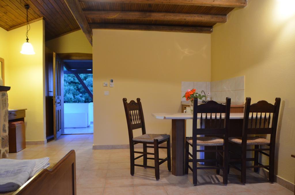 Ellinospito Apartment Axos ห้อง รูปภาพ